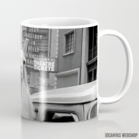 Šolja Lama čita u taksiju 2