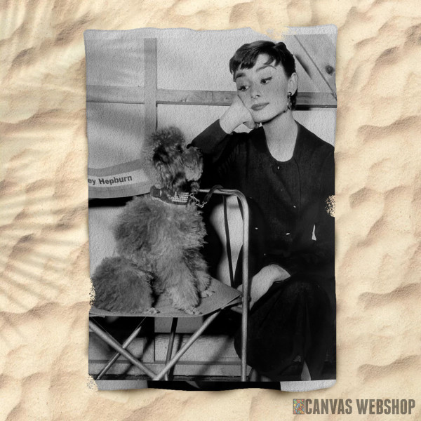 Peškir Audrey Hepburn With a Dog