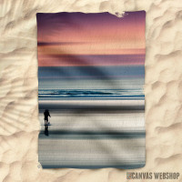 Peškir Two People Enjoying A Walk