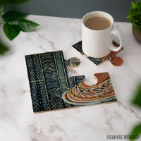 Podmetač Crvene perle na platnu sa pozadinskim mud-cloth motivima