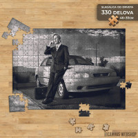 Slagalica Jimmy McGill pored auta