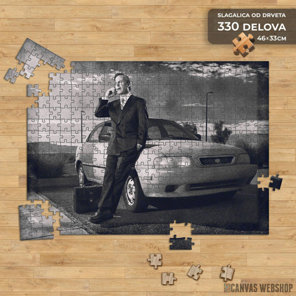 Slagalica Jimmy McGill pored auta