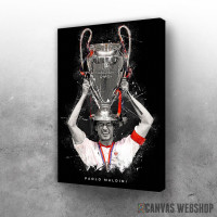 Slika Paolo Maldini sa trofejem