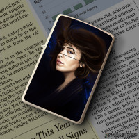 Upaljač Nina Kraviz