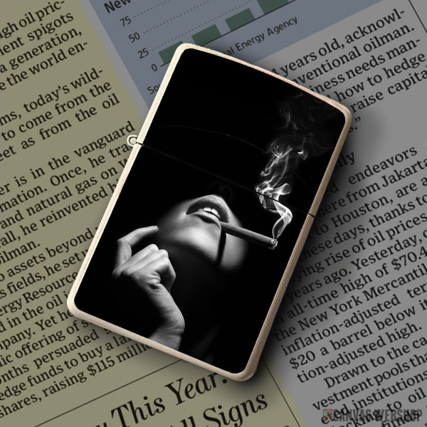 Upaljač Woman smoking a cigar